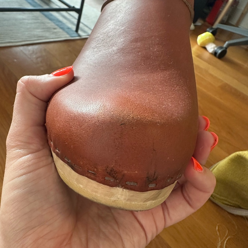 No. 6 Women's Brown Leather Clogs - Picture 4 of 6